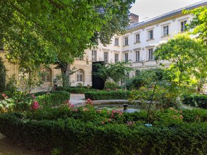 Cour aux Ernests — Amandine Brige (CC BY-SA 4.0 Intl.)